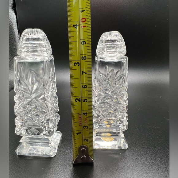 Vintage cut glass salt and pepper shaker set - Picture 5 of 7